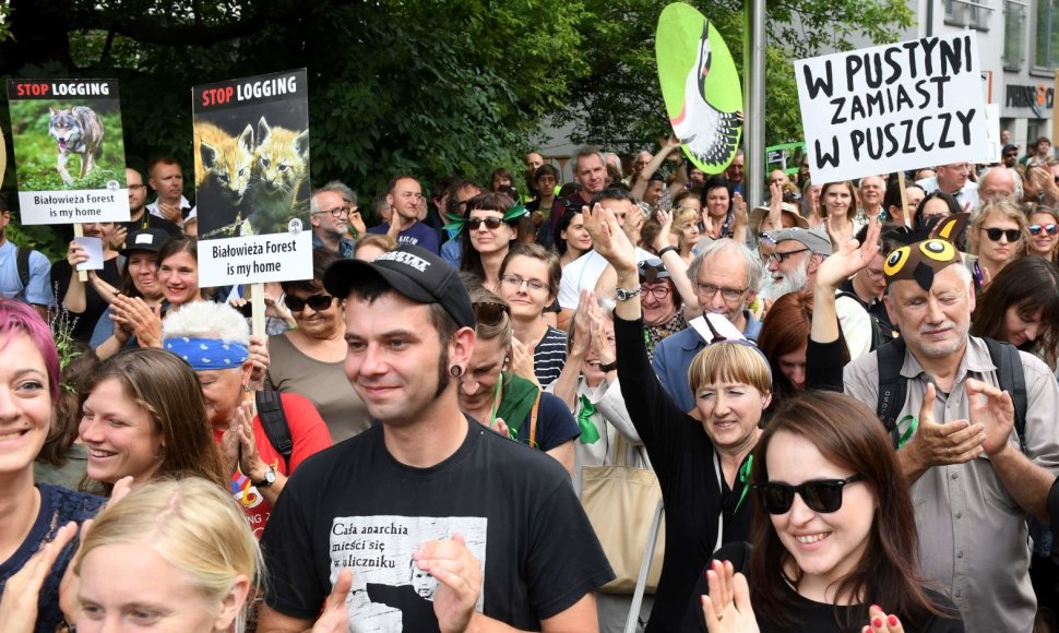 Lenkijos aplinkosaugos aktyvistų demonstracija prieš kirtimus Belovežo girioje