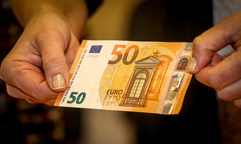 Lietuvos banke pristatytas naujas 50 eurų nominalo banknotas