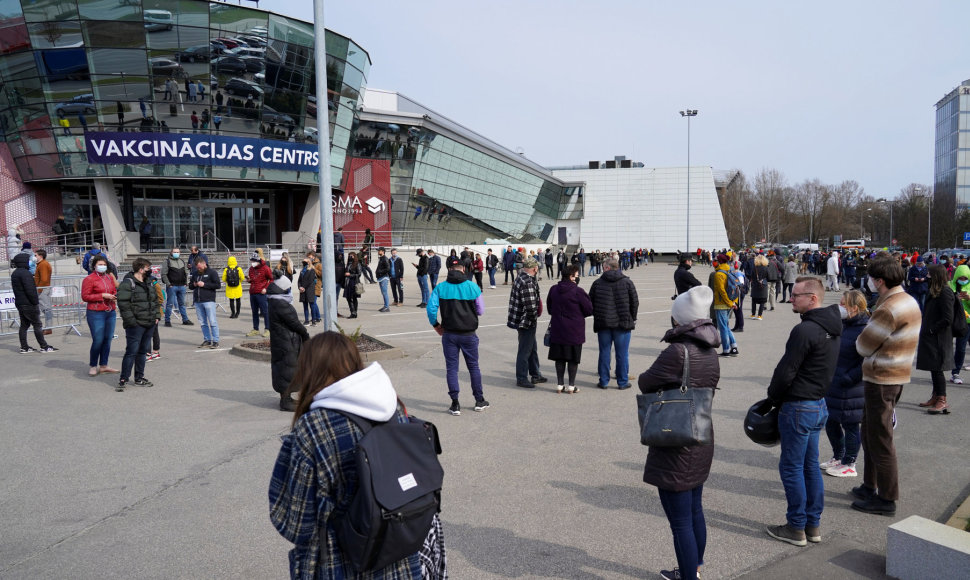 Latvijoje šį savaitgalį „AstraZeneca“ vakcina skiepijami visi norintieji