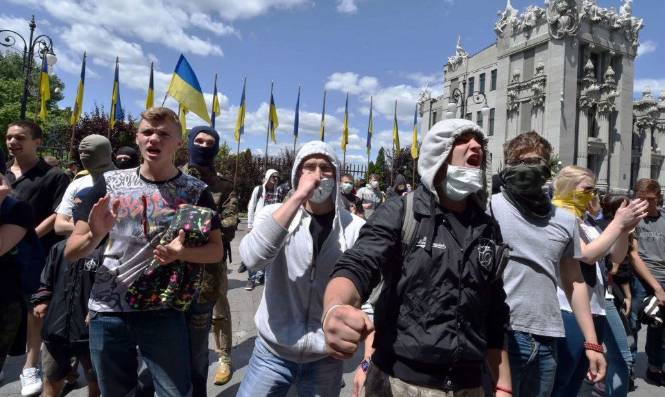 Ukrainos radikalai reikalauja nutraukti paliaubas su separatistais