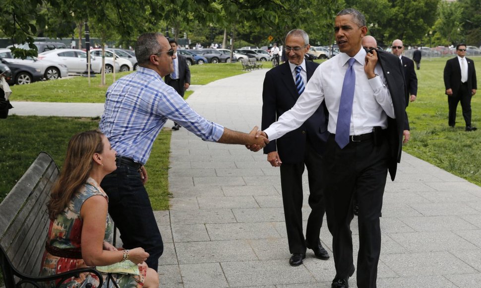 JAV prezidentas Barackas Obama Vašingtone sveikinasi su tursitais iš Izraelio
