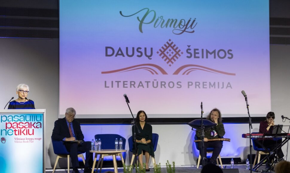 Dausų šeimos lietuvių literatūros premija