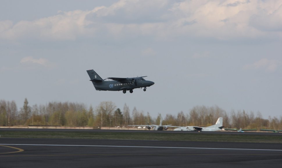 Aviacijos bazėje Šiauliuose leidžiasi NATO lėktuvas