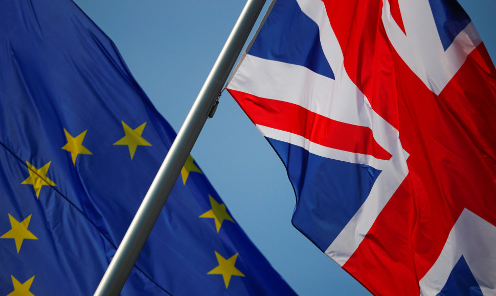 Europos Sąjungos ir Jungtinės Karalystės vėliavos