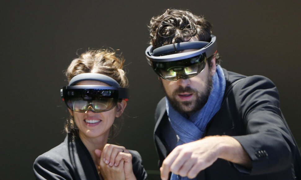 &bdquo;Microsoft Hololens&ldquo; mi&scaron;riosios tikrovės akiniai