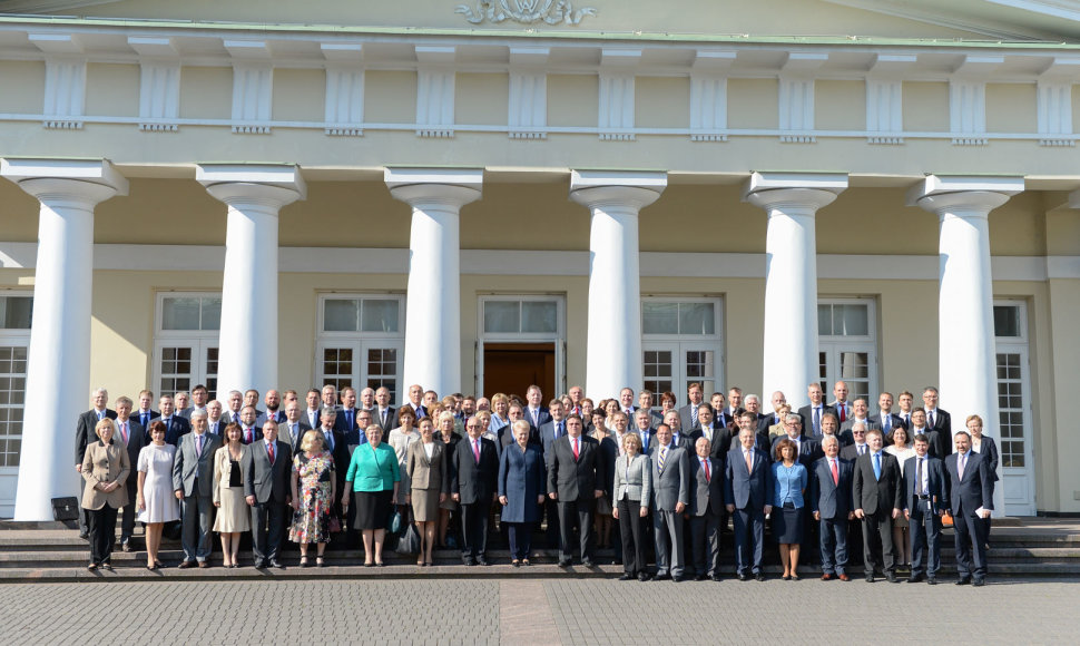 Dalia Grybauskaitė susitiko su Lietuvos ambasadoriais