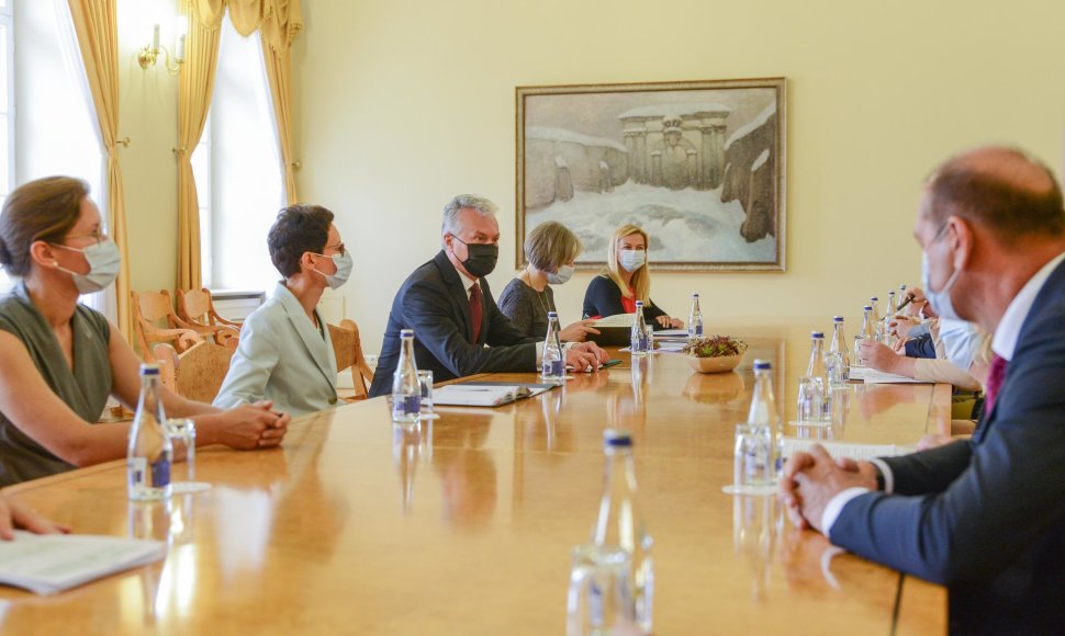 Gitanas Nausėda susitiko su parlamentinių partijų lyderiais ir Ministre Pirmininke Ingrida Šimonyte