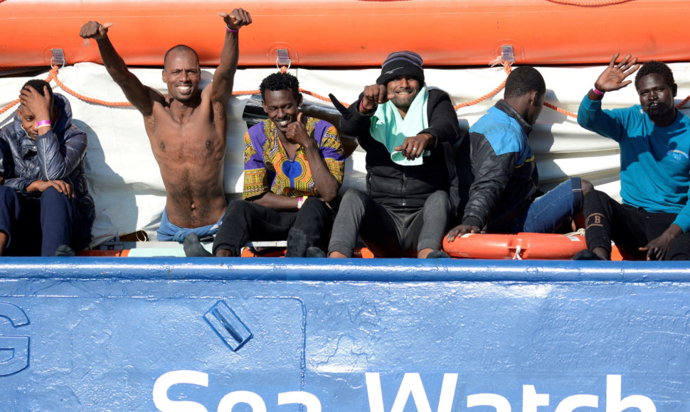 Migrantai organizacijos „Sea Watch“ laive