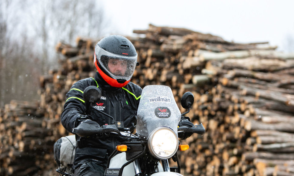 Karolis Mieliauskas motociklu apvažiavo Lietuvą