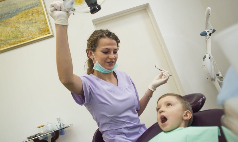Šeštadienį daugiavaikių šeimų vaikai lankėsi odontologijos klinikoje.