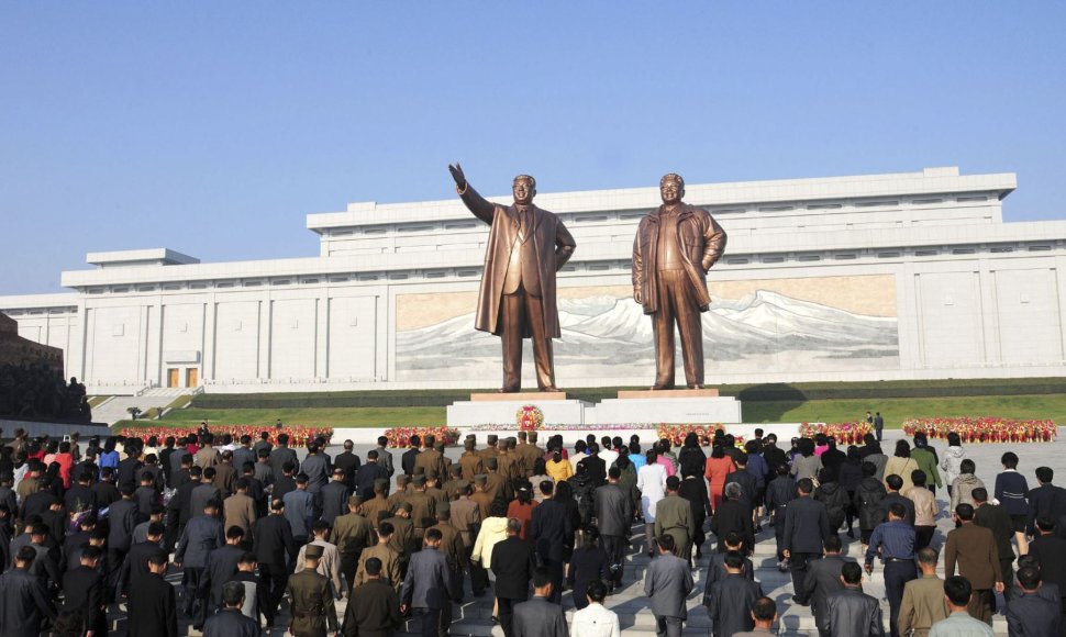 Paminklai komunistinės Šiaurės Korėjos vadams Pchenjane