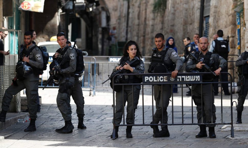 Per išpuolį Jeruzalėje pašauti du Izraelio policininkai mirė