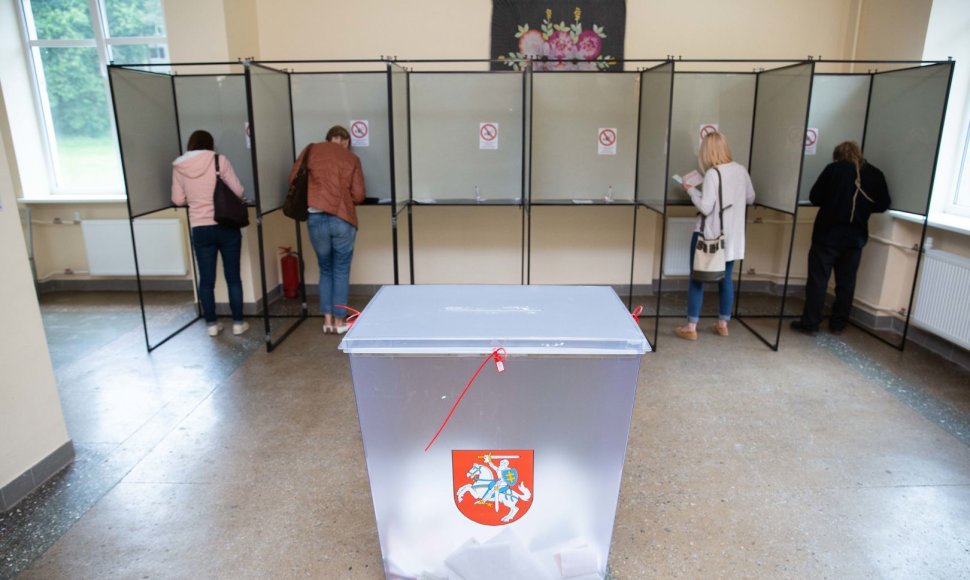 Vilniečiai balsuoja antrajame Lietuvos prezidento rinkimų ture