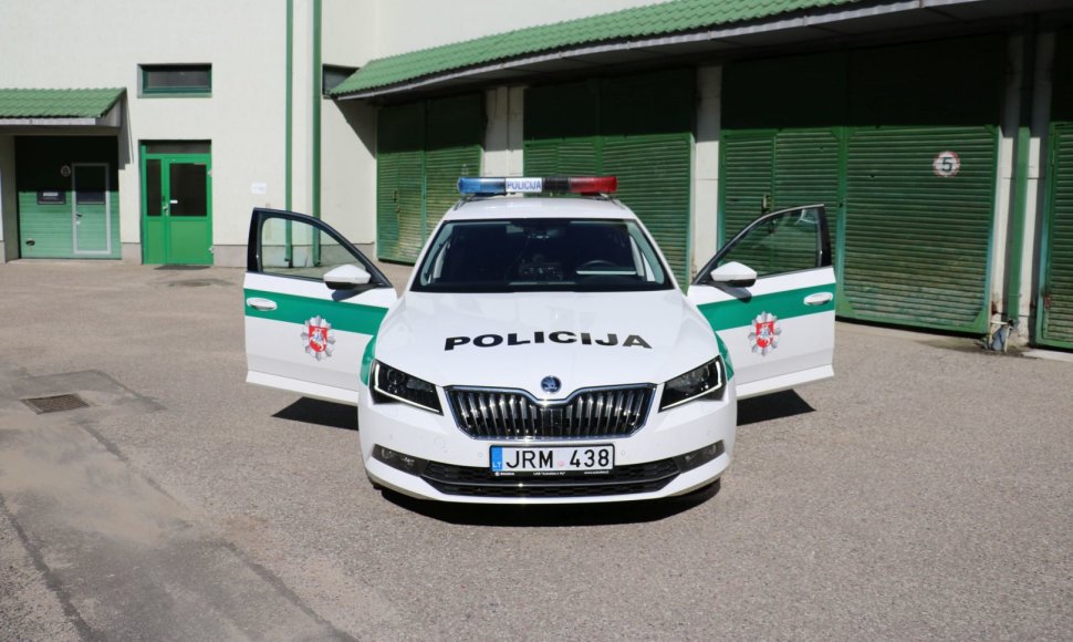 Alytaus policijos „Škoda Superb“ su išmania įranga