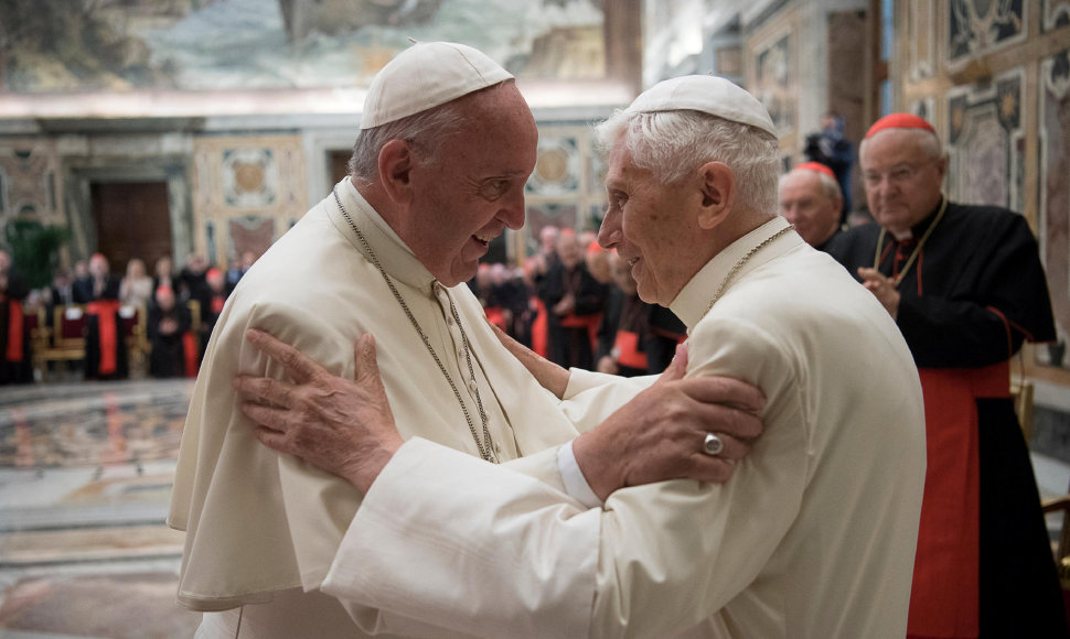 Popiežius Pranciškus ir pontifikas Benediktas XVI