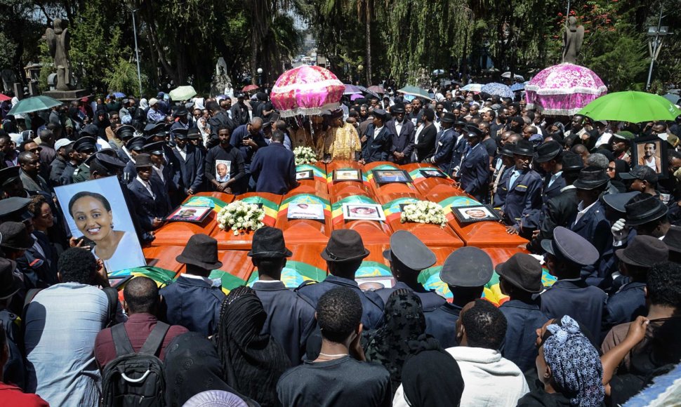 „Ethiopian Airlines“ aviakatastrofos aukų laidotuvėse – tūkstančiai žmonių