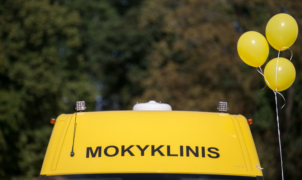 Naujų mokyklinių autobusų perdavimo renginys