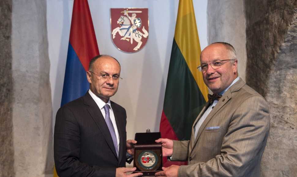 Juozas Olekas susitiko su Armėnijos gynybos ministru Seyranu Ohanyanu