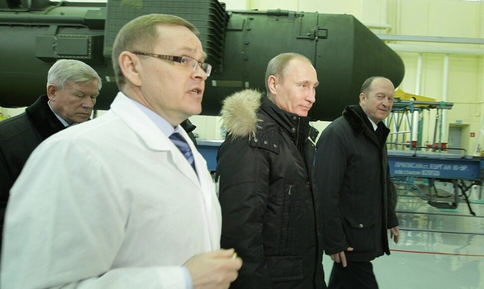 Vladimiras Putinas Votkinsko gamykloje 2011 m.