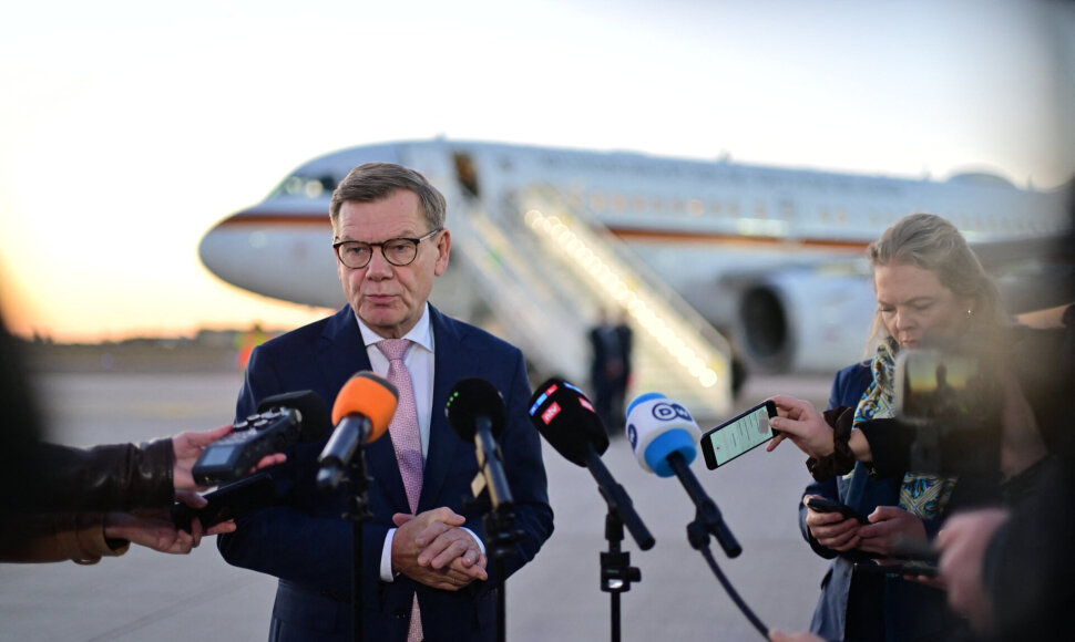 J. Wadephulis prieš išvykstant į Stambulą / Sebastian Gollnow / dpa/picture-alliance