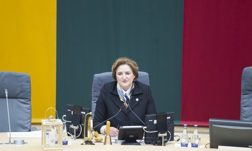 Seimas baigė rudens sesiją, sugiedojo himną ir i&scaron;siskirstė &scaron;vęsti &scaron;venčių.