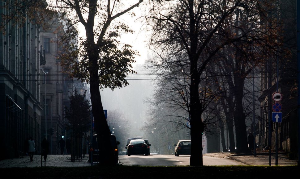 Vilnius paniręs į melsvą rūką