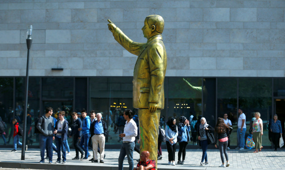 Recepo Tayyipo Erdogano statula Vysbadene