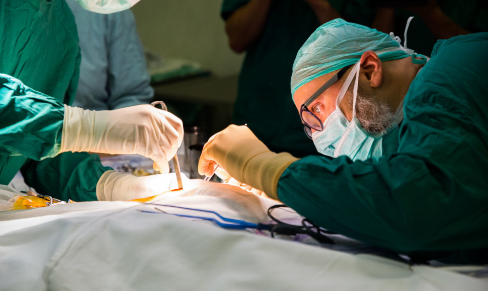 Kauno klinikose pradedamos pirmosios chirurginės operacijos implantuojant klajoklio nervo stimuliatorius