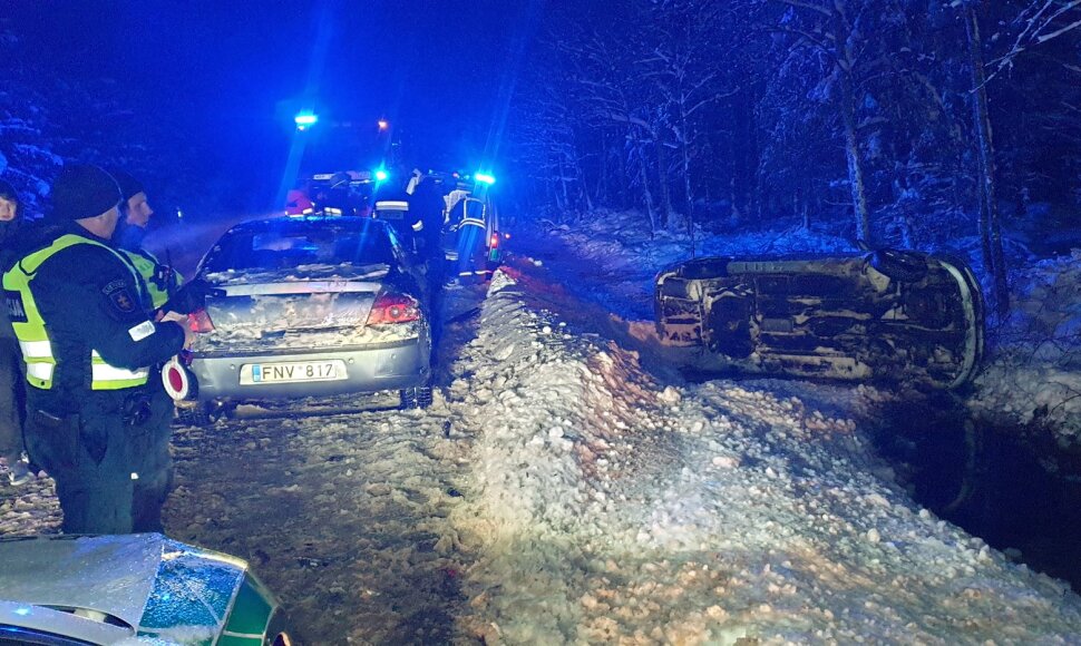 &bdquo;Peugeot&ldquo; trenkėsi į policijos tarnybinį automobilį