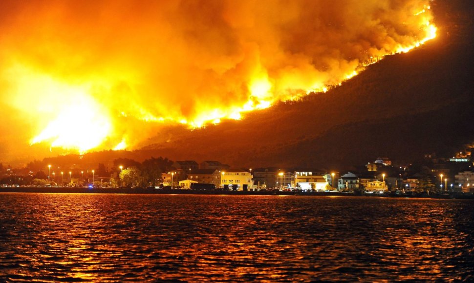 Kroatijoje miško gaisrai kelia pavojų svarbiam Splito uostui