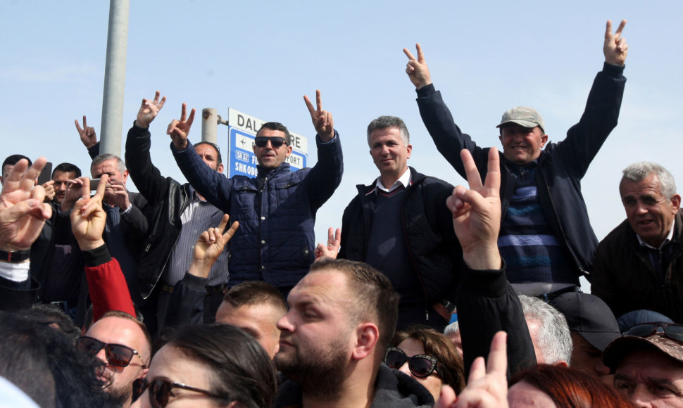 Protestuojantys albanai