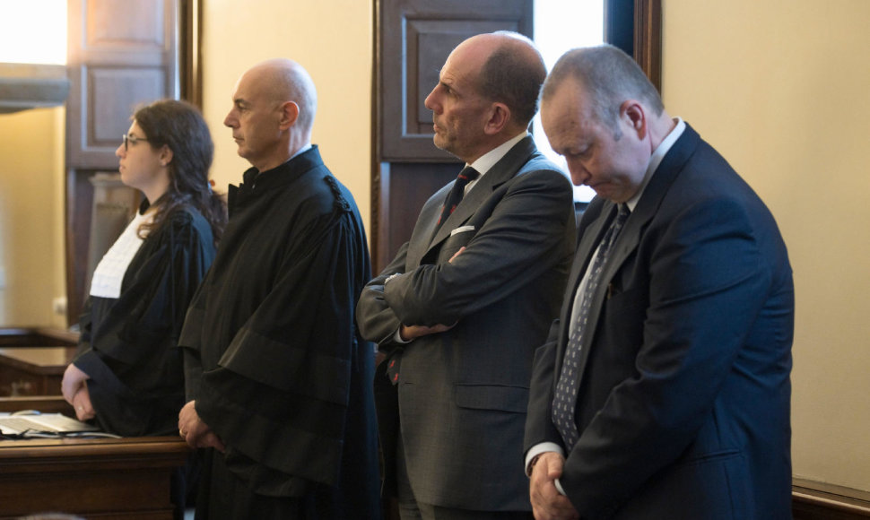 Giuseppe Profiti (antras iš dešinės) teisme