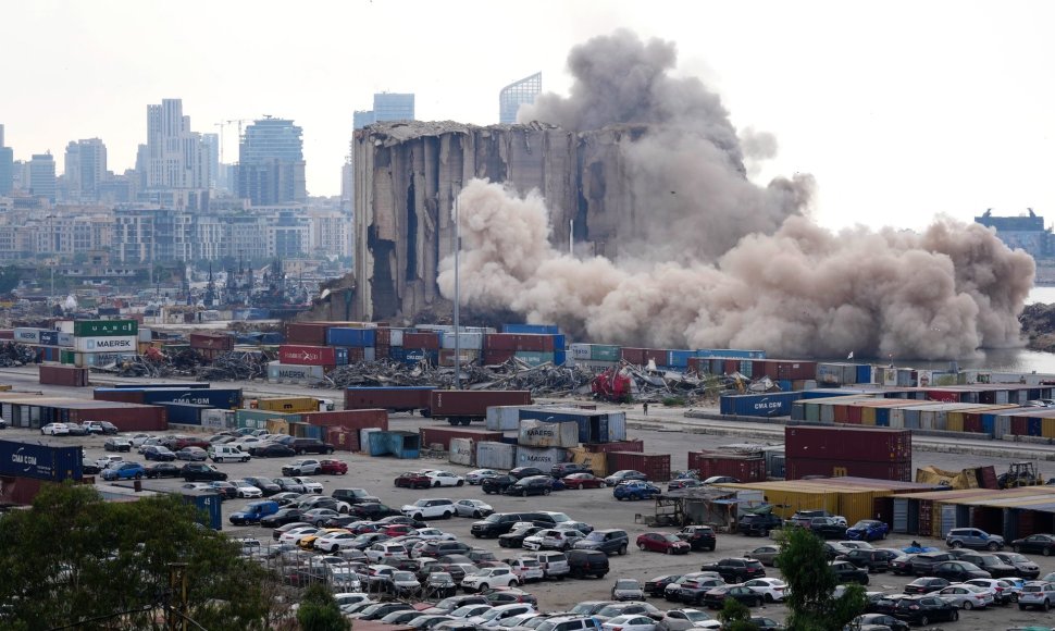 Beiruto uoste metines sugriuvo dalis grūdų talpyklos