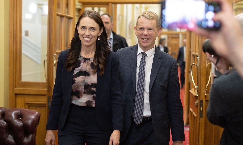 Buvusi Naujosios Zelandijos premjerė J.Ardern ir Ch.Hipkinsas