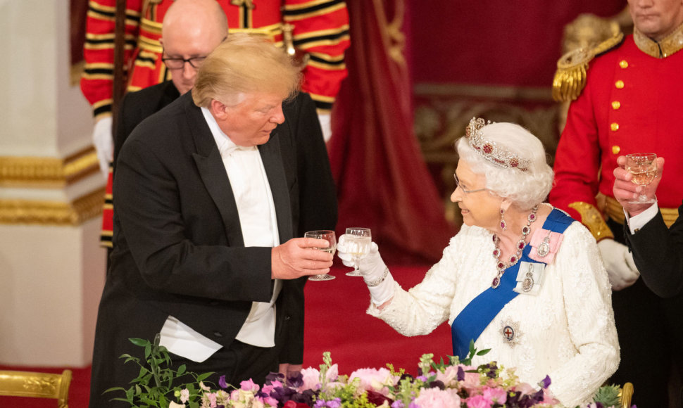 Donaldas Trumpas ir karalienė Elizabeth II