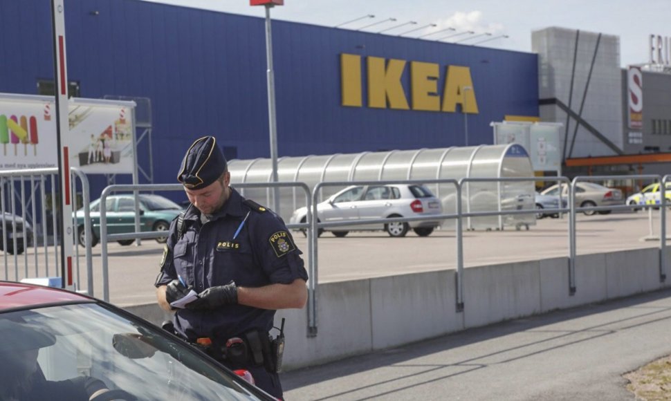 Švedijoje „Ikea“ parduotuvėje nudurti du žmonės