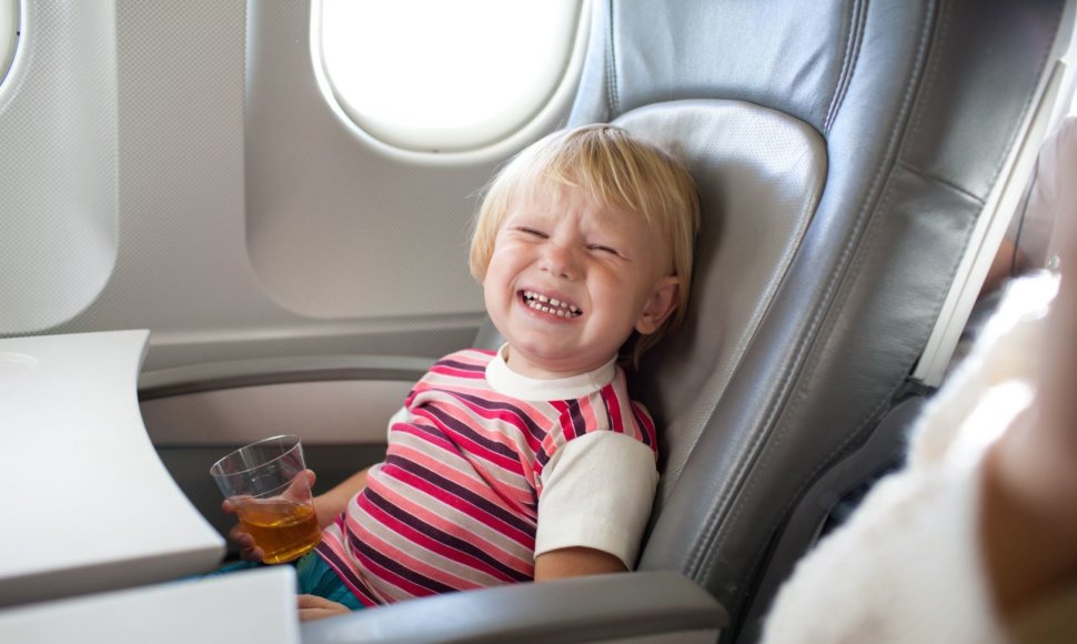 Lėktuve su vaiku