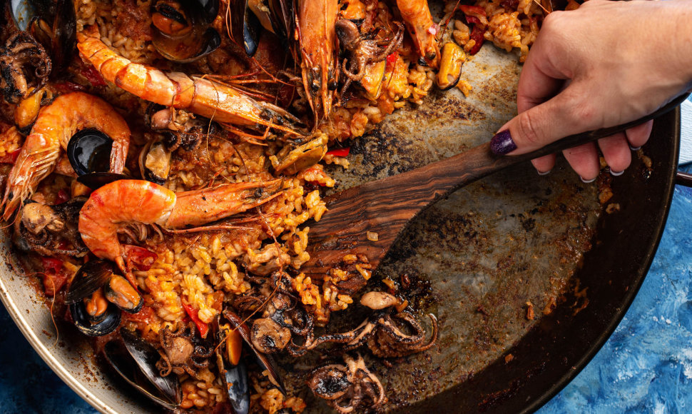 „Paella“ su jūros gėrybėmis ir vištiena