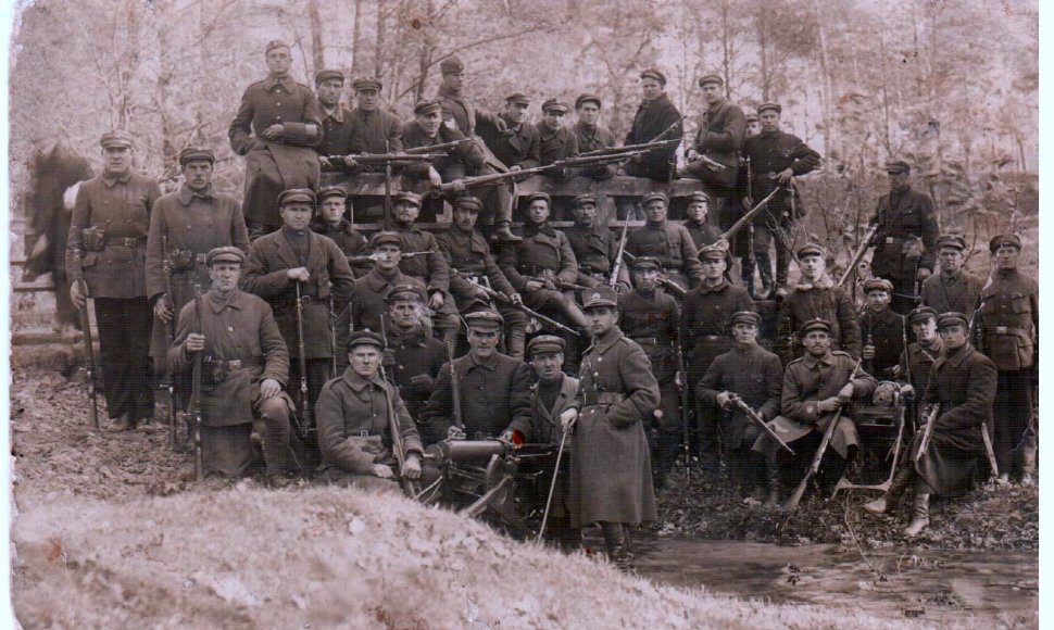 Jiezniečio savanorio Alekso Pranckevičiaus nuotraukoje 1919 m. savanoriai 
