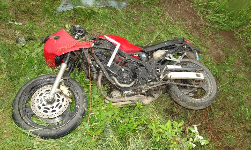 Avarijoje apgadintas &bdquo;Yamaha&ldquo; motociklas