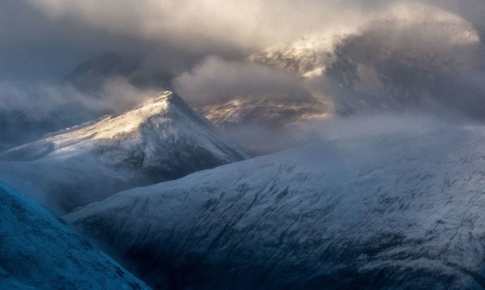 Konkurso nugalėtojo Allano Donaldo nuotrauka „Švytinti viršūnė“ – Grampiano kalnuose