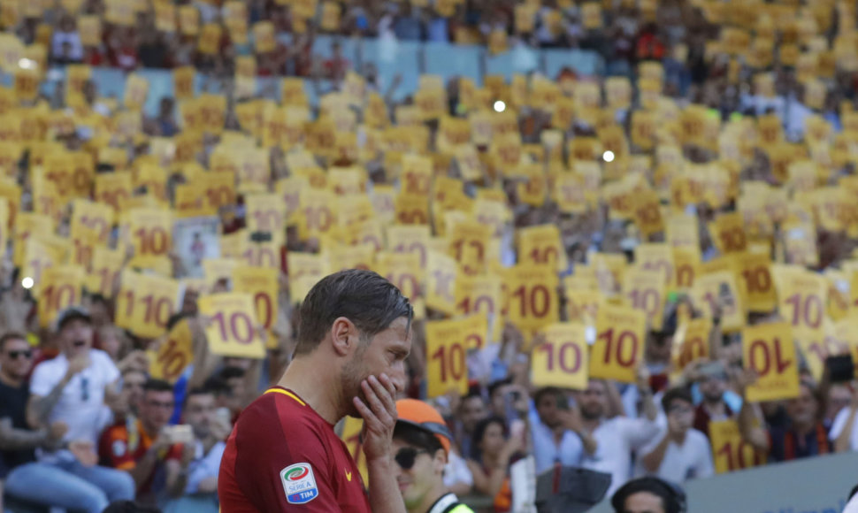 „Roma“ atsisveikino su karjerą baigusiu F.Totti