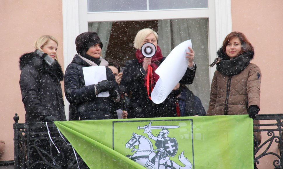 Vilniuje perskaityti užmirštų moterų vardai ir paskelbta Vasario 17-osios deklaracija.