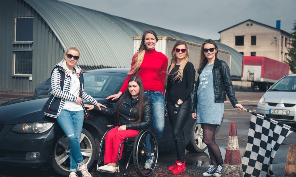 „Racing ladies“ slalomo treniruotė