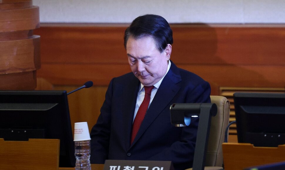 Nu&scaron;alintas Pietų Korėjos prezidentas Yoon Suk-yeolas / KIM HONG-JI / AFP