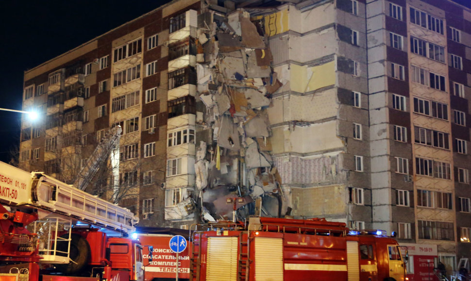 Rusijos Iževsko mieste sugriuvo dalis devynaukščio namo