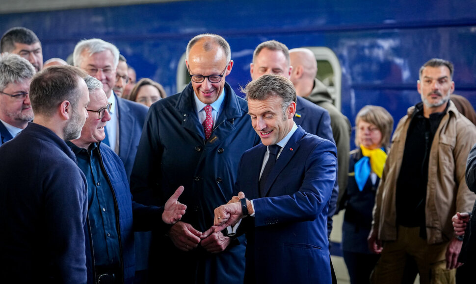 Keiras Starmeris, Friedrichas Merzas ir Emmanuelis Macronas / dpa