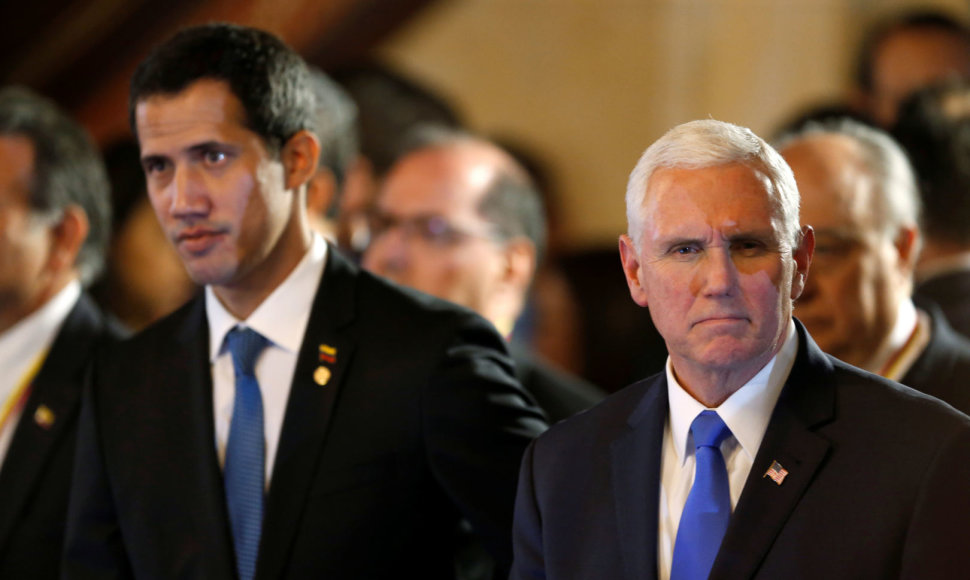 Juanas Guaido ir Mike'as Pence'as