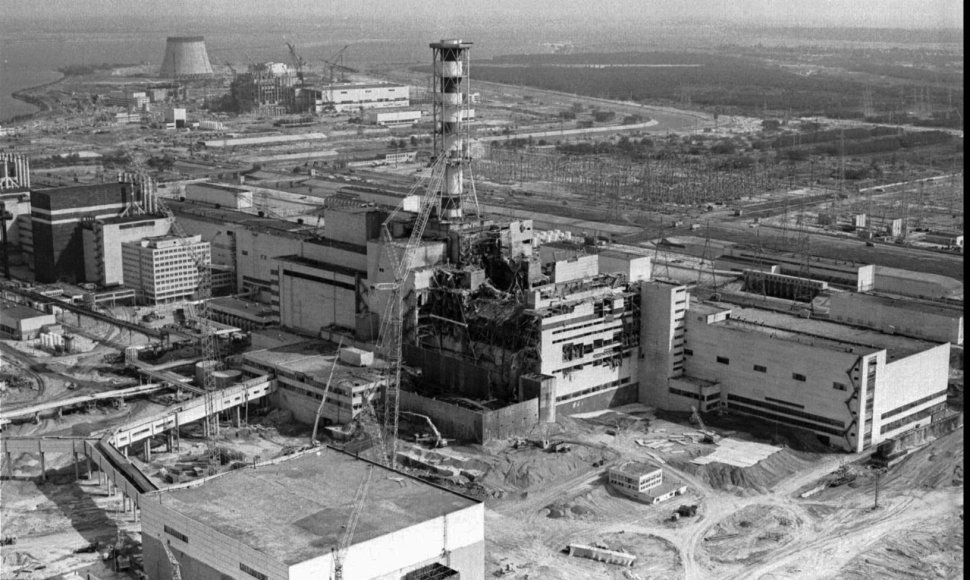 Černobylio atominė elektrinė po reaktoriaus sprogimo