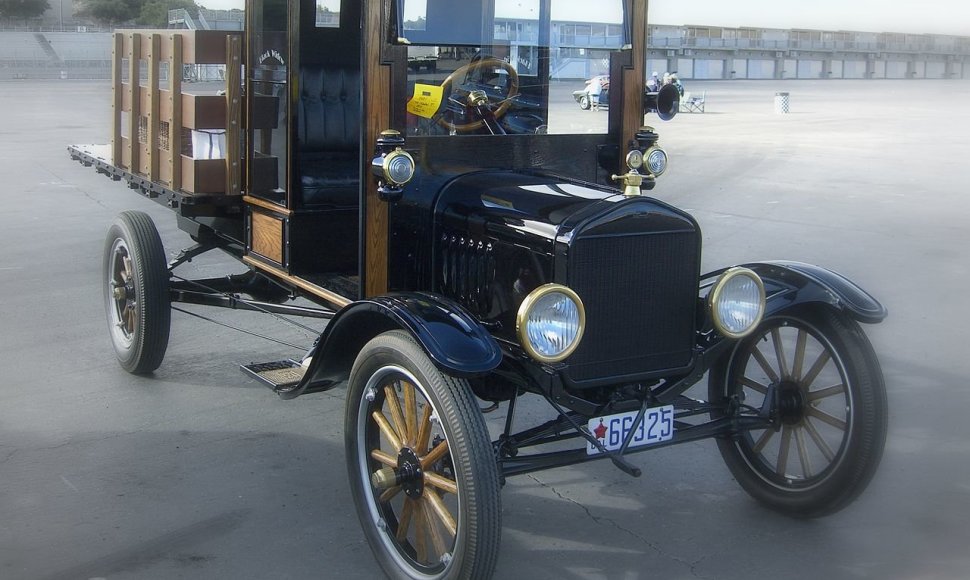 Ford Model T pikapas su mediniais ratais. (Writegeist, Wikimedia(CC BY-SA 4.0)